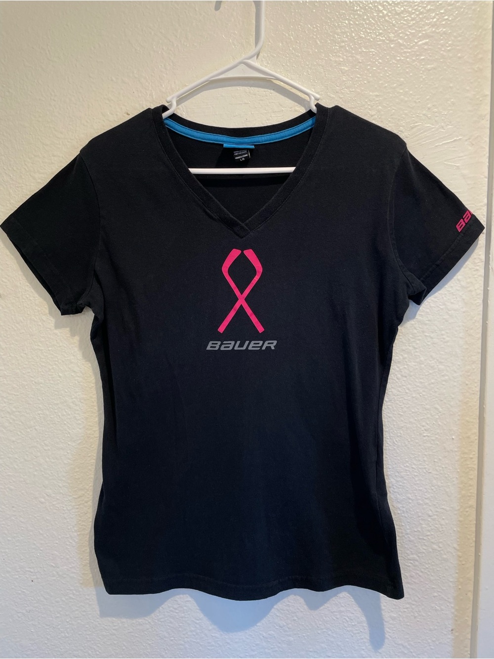 🏒 Bauer Women’s Black & Pink Hockey Tee • Size L 🖤💖